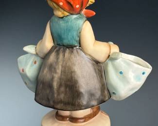 Goebel Hummel Figurine Mother’s Darling #173, TMK-6