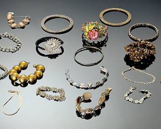 Lot of 19 Vintage Costume Jewelry Bracelets Bangles  