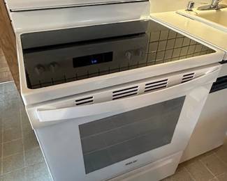 Whirlpool electric oven (like new).