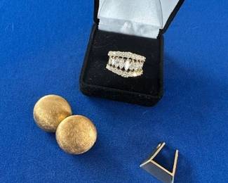 18k Button earrings, 14k pendant and 14k and diamond ring, (size 7).