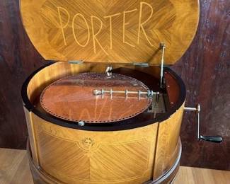 Porter disc player music box (early 20th century), includes 5 discs.
