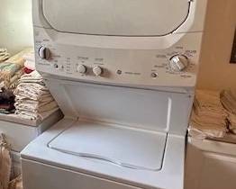 GE Washer/Dryer, Model: GTUN275GM2WW