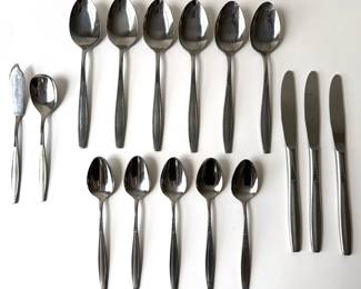 16 Pieces Vintage IIC Japanese Cutlery
Lot #: 68