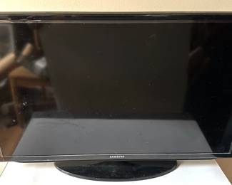 Samsung 32 Inch Flat Screen TV On Stand Model UN32EH6300
Lot #: 90