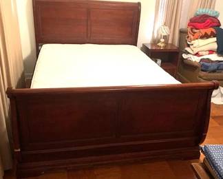 Queen Size Sleigh Bed