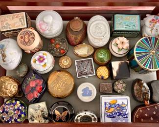Assortment of trinket boxes