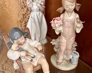 Lladro - The little girl with the bird is sold.