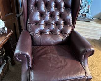  NICE LEATHER CHAIR