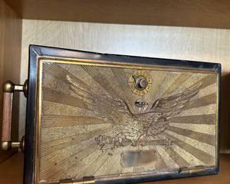 Vinage Eagle Safe