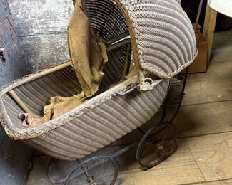 Antiques baby doll carriage 
