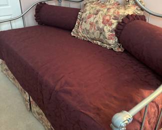 Twin trundle bed with trundle mattress 