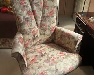 Upholstered rolling desk chair 