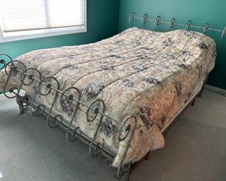 Very nice wrought iron bed 