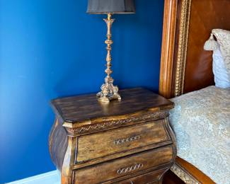 Matching night stands and lamps