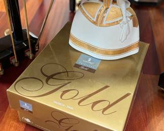Lladro menina gold with box