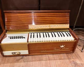 Vintage Royal Artist mini piano
