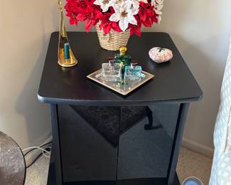 Media stand, cologne, flowers