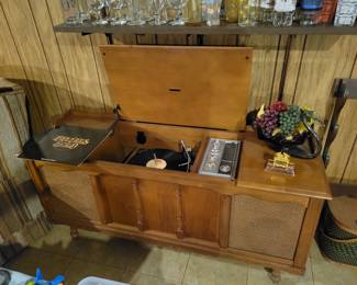 Vintage stereo cabinet! Works!