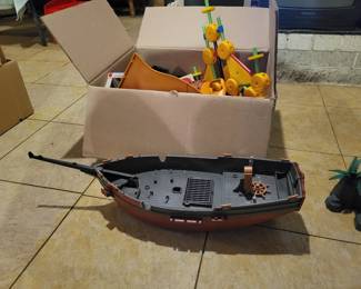Play mobile pirate ship set!