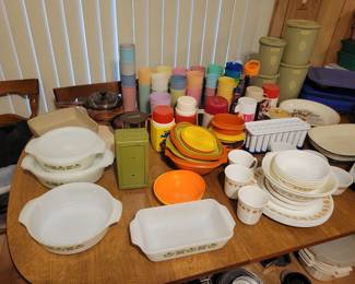 Lots of nice Tupperware!