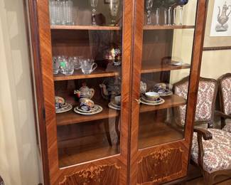 ITALIAN BURLED WALNUT MARQUETRY BREAKFRONT
