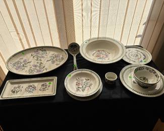 COLLECTION OF PORTMERION CHINA AND SERVING PIECES