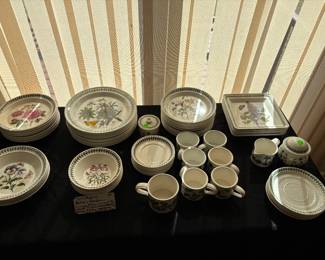 COLLECTION OF PORTMERION CHINA AND SERVING PIECES