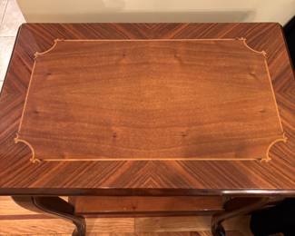 ITALIAN BURLED WALNUT SIDE TABLE