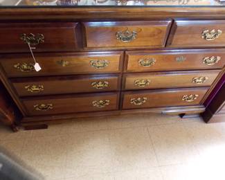 9 Drawer dresser