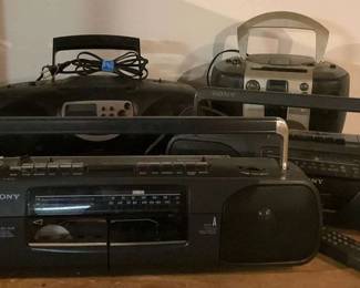 Lot of 4 Vintage Sony Magnavox Boomboxes