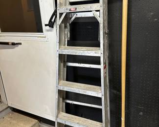 Aluminum ladder! 6 ft.