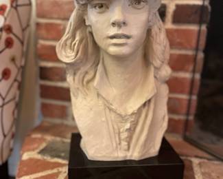 Vintage Austin Production "Robin" Statue 