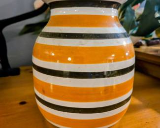 Collectable Pottery to include, Hull, Calif USA, Haeger USA, McCoy. California Orig, Frankoma, Holland Mold