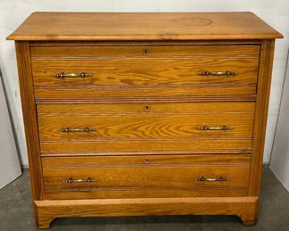 Vintage 3Drawer Dresser