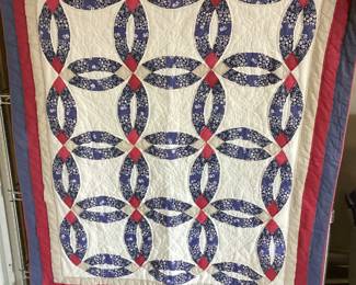 DOUBLE WEDDING RING QUILT, GOOD CONDITION