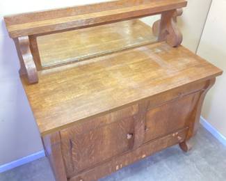 ANTIQUE TIGER OAK SIDEBOARD/BUFFET w MIRROR