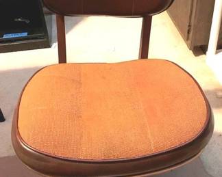 118 - Office Chair - 36" x 21" x 16"