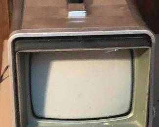 112 - Vintage Zenith Portable TV 4" Screen You are buying a used as-is electric/electronic item. We do not guarantee all components are present, and if it is not expressly stated, it is untested.