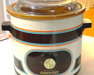 50 - Rival Crock Pot - 10" x 9" You are buying a used as-is electric/electronic item. We do not guarantee all components are present, and if it is not expressly stated, it is untested.