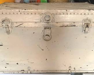 170 - Flat-Top Trunk - 18" x 32" x 19.5"