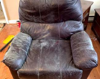 138 - Leather Recliner - 42" x 40" x 31"