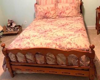 88 - Full Bed & Bedding - 40" x 52" x 80"