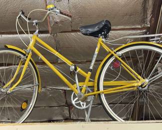 Collectible Vintage Like New 1971 HUFFY Women’s Bicycle