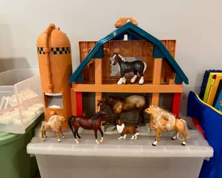 Horse and barn toy playset