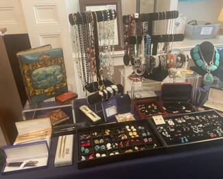 Assorted jewelry