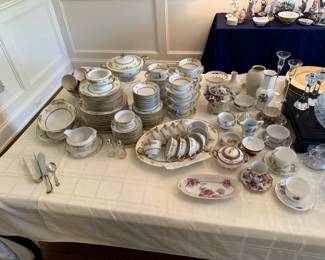 Set of Meito China made in Japan; hand painted 'Hastings'