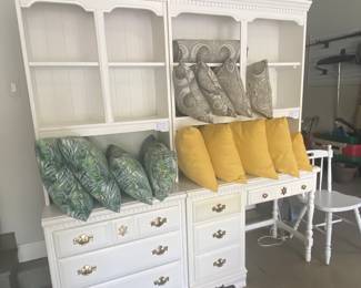 Outdoor throw cushions and pillows