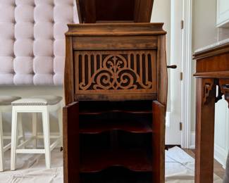 Antique Oak Phonograph by Superior Phonograph Co.