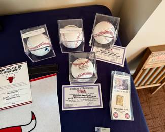 2005 World Series balls with COAs and cases