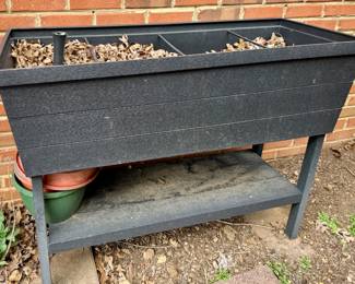 Resin raised planting bin